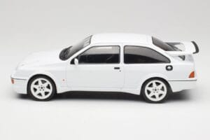Ford Sierra RS Cosworth Balts IXO 1:18 18CMC121 Metāls — attēls 3 no 6