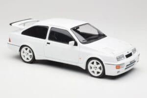 Ford Sierra RS Cosworth Balts IXO 1:18 18CMC121 Metāls — attēls 4 no 6