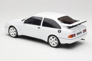 Ford Sierra RS Cosworth Balts IXO 1:18 18CMC121 Metāls — attēls 5 no 6