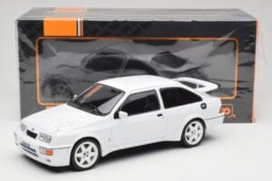 Ford Sierra RS Cosworth Balts IXO 1:18 18CMC121 Metāls — attēls 6 no 6