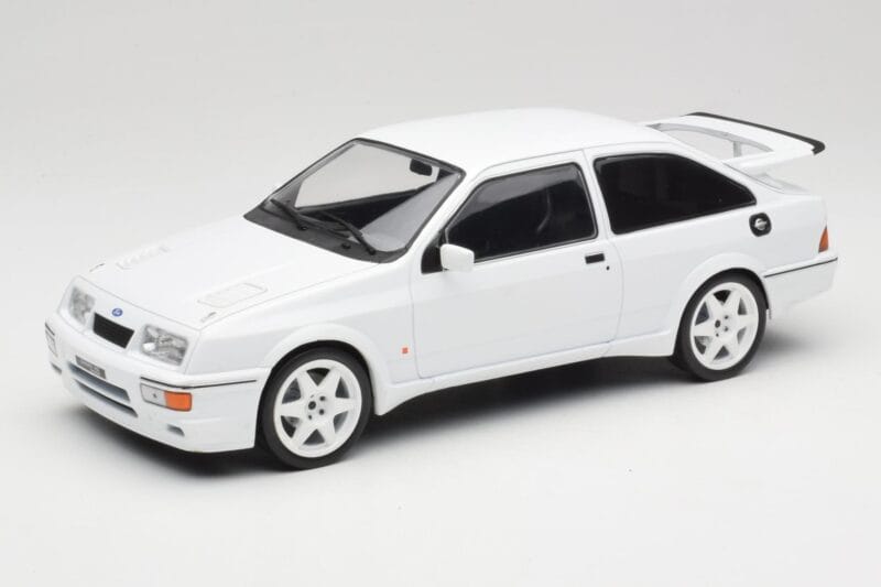 Ford Sierra RS Cosworth Balts IXO 1:18 18CMC121 Metāls