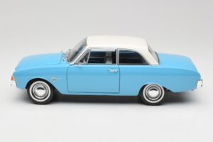 Ford Taunus 12M P1 Taunus Blue Revell 1:18 08880 Metāls — attēls 4 no 8