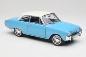 Ford Taunus 12M P1 Taunus Blue Revell 1:18 08880 Metāls — attēls 6 no 8