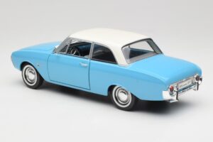 Ford Taunus 12M P1 Taunus Blue Revell 1:18 08880 Metāls — attēls 7 no 8