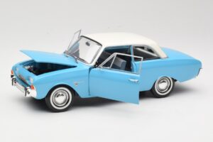 Ford Taunus 17M P2 Zils Revell 1:18 08817 Metāls — attēls 2 no 8