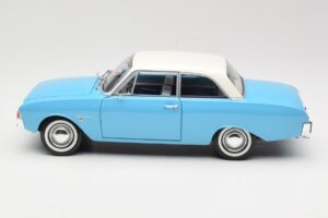 Ford Taunus 17M P2 Zils Revell 1:18 08817 Metāls — attēls 4 no 8