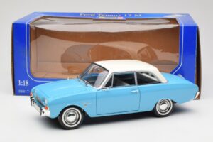 Ford Taunus 17M P2 Zils Revell 1:18 08817 Metāls — attēls 8 no 8
