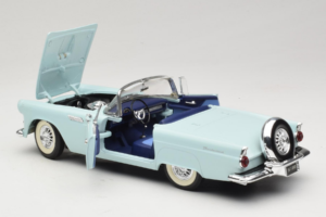 Ford Thunderbird Zaļš Revell 1:18 8804-G1 Metāls — attēls 5 no 8