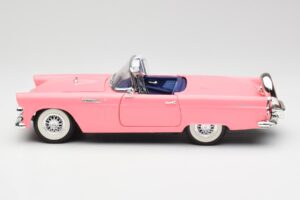 Ford Thunderbird Rozā Revell 1:18 8804 Metāls — attēls 4 no 8