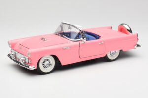 Ford Thunderbird Rozā Revell 1:18 8804 Metāls