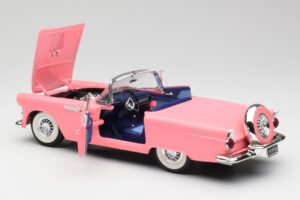 Ford Thunderbird Rozā Revell 1:18 8804 Metāls — attēls 5 no 8