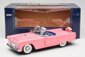 Ford Thunderbird Rozā Revell 1:18 8804 Metāls — attēls 8 no 8