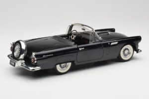 Ford Thunderbird Kabriolets Melns Revell 1:18 8818-M1 Metāls — attēls 3 no 8