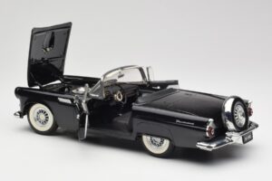 Ford Thunderbird Kabriolets Melns Revell 1:18 8818-M1 Metāls — attēls 5 no 8