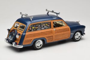 Ford Woody Station Wagon Bayview Blue Surf Shop Motor City 1:18 60002 Metāls — attēls 3 no 8