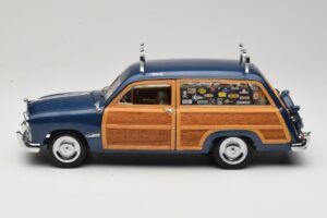Ford Woody Station Wagon Bayview Blue Surf Shop Motor City 1:18 60002 Metāls — attēls 4 no 8