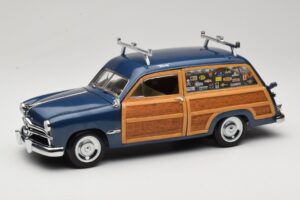 Ford Woody Station Wagon Bayview Blue Surf Shop Motor City 1:18 60002 Metāls