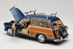 Ford Woody Station Wagon Bayview Blue Surf Shop Motor City 1:18 60002 Metāls — attēls 5 no 8