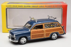Ford Woody Station Wagon Bayview Blue Surf Shop Motor City 1:18 60002 Metāls — attēls 8 no 8