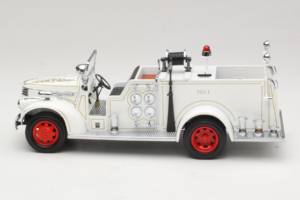 GMC Ugunsdzēsēju Mašīna Balts Road Signature 1:18 20068 Metāls — attēls 4 no 9