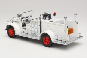 GMC Ugunsdzēsēju Mašīna Balts Road Signature 1:18 20068 Metāls — attēls 7 no 9