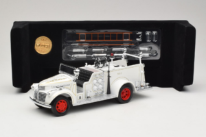 GMC Ugunsdzēsēju Mašīna Balts Road Signature 1:18 20068 Metāls — attēls 8 no 9