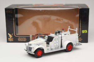 GMC Ugunsdzēsēju Mašīna Balts Road Signature 1:18 20068 Metāls — attēls 9 no 9