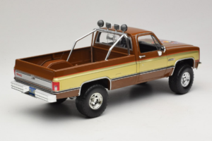 GMC K-2500 Sierra Grande Brūns GreenLight 1:18 13560 Metāls — attēls 3 no 8