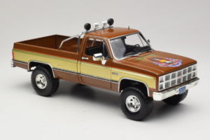 GMC K-2500 Sierra Grande Brūns GreenLight 1:18 13560 Metāls — attēls 6 no 8