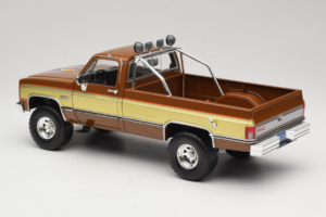 GMC K-2500 Sierra Grande Brūns GreenLight 1:18 13560 Metāls — attēls 7 no 8