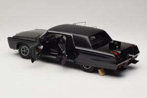 Chrysler Imperial Black Beauty Green Hornet TV Series AUTOart 1:18 71546 Metāls — attēls 5 no 8