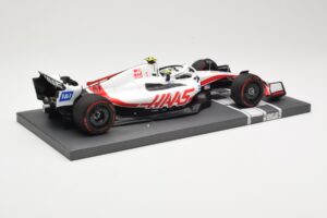 Haas VF-22 #47 M. Schumacher Bahrain GP 2022 Minichamps 1:18 117220147 Metāls — attēls 3 no 6