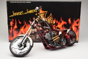 Harley-Davidson West Coast Choppers Diablo Soft Tail Zelta Sarkans Minichamps 1:5 JJ04-05-03 Metāls — attēls 6 no 6