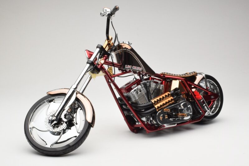Harley-Davidson West Coast Choppers Diablo Soft Tail Zelta Sarkans Minichamps 1:5 JJ04-05-03 Metāls