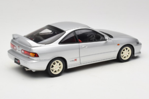 Honda Integra Type R DC2 Pre-Facelift Vogue Silver Metallic MotorHelix 1:18 M85202 Metāls — attēls 3 no 8