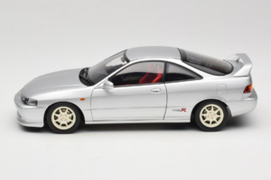 Honda Integra Type R DC2 Pre-Facelift Vogue Silver Metallic MotorHelix 1:18 M85202 Metāls — attēls 4 no 8