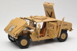 Hummer H1 AM General Military Police Exoto 1:18 01801 Metāls — attēls 2 no 8