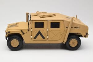 Hummer H1 AM General Military Police Exoto 1:18 01801 Metāls — attēls 4 no 8