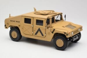 Hummer H1 AM General Military Police Exoto 1:18 01801 Metāls — attēls 6 no 8