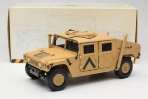 Hummer H1 AM General Military Police Exoto 1:18 01801 Metāls — attēls 8 no 8