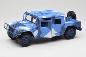 Hummer H1 Humvee Zils & Balts Motormax 1:18 73157 Metāls — attēls 2 no 8