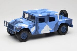 Hummer H1 Humvee Zils & Balts Motormax 1:18 73157 Metāls