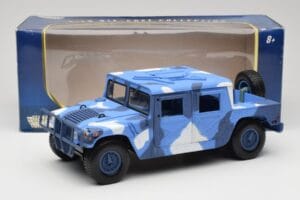 Hummer H1 Humvee Zils & Balts Motormax 1:18 73157 Metāls — attēls 8 no 8