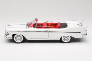 Imperial Crown Kabriolets Balts Road Signature 1:18 20138 Metāls — attēls 4 no 8