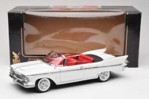 Imperial Crown Kabriolets Balts Road Signature 1:18 20138 Metāls — attēls 8 no 8