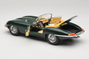 Jaguar E-Type Kabriolets Zaļš Bburago 1:18 3026 Metāls — attēls 5 no 8