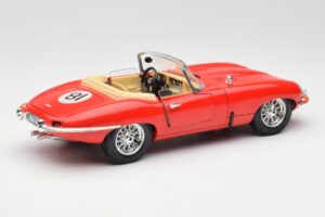 Jaguar E-Type Kabriolets Sarkans Bburago 1:18 3016 Metāls — attēls 3 no 8
