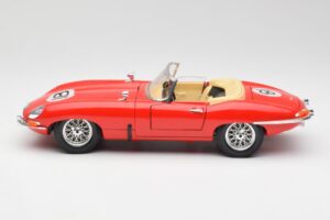 Jaguar E-Type Kabriolets Sarkans Bburago 1:18 3016 Metāls — attēls 4 no 8