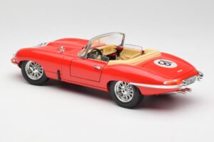 Jaguar E-Type Kabriolets Sarkans Bburago 1:18 3016 Metāls — attēls 7 no 8