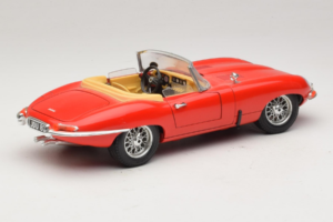 Jaguar E-Type Series 1 Kabriolets Sarkans Bburago 1:18 3038 Metāls — attēls 3 no 8